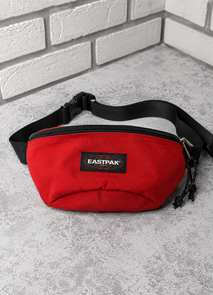 Сумка від бренду eastpak