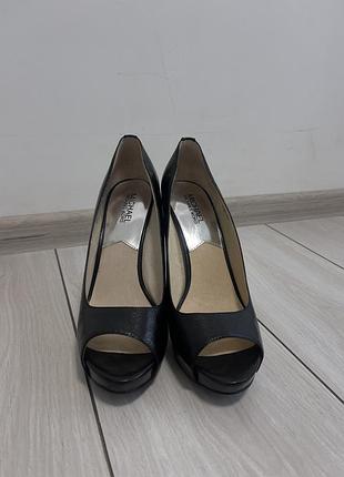 Шкіряні туфлі michael kors peep toe з відкритим носком, розмір 40 (устілка 26.5 см)