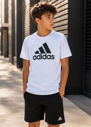 Біла футболка adidas на хлопчика 9-10 років