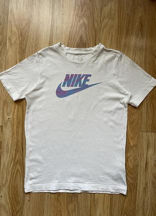 Жіноча футболка nike