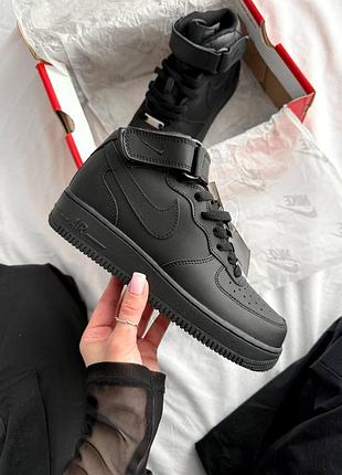 Стильні жіночі кросівки nike air force 1 mid black