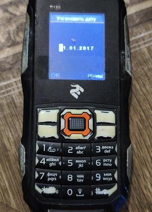 Мобильный телефон 2e r180 dual sim 2