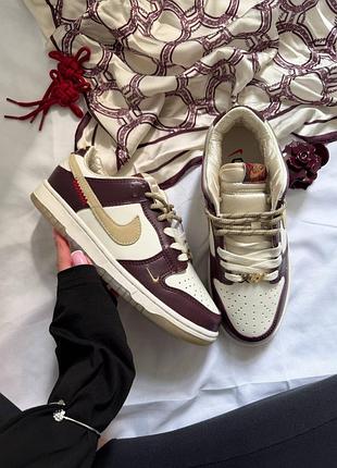 Стильні жіночі кросівки nike dunk low lx white/maroon