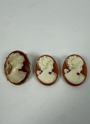 3 брошки камея