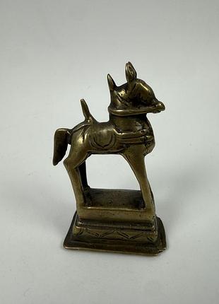Старинная латунная статуэтка
