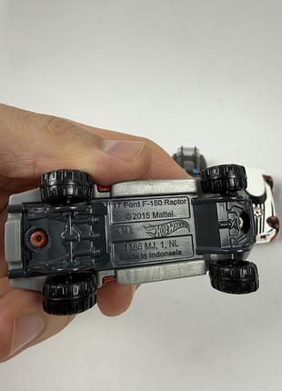 5 машинок hot wheels 5