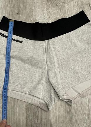 Жіночі сірі шорти adidas