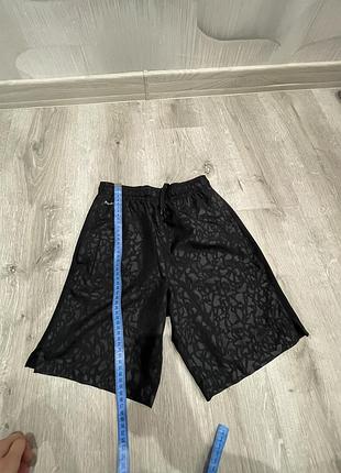 Жіночі шорти nike