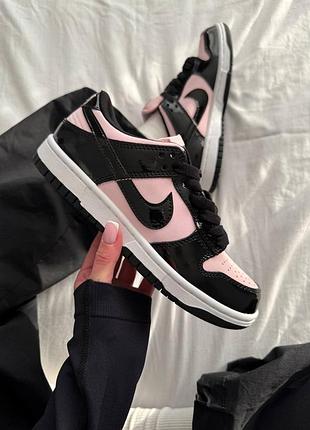 Стильні жіночі кросівки nike sb dunk low patent black / pink