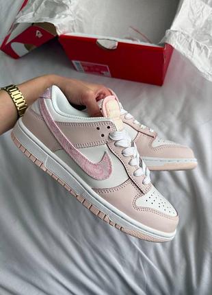 Стильні жіночі кросівки nike sb dunk low pink paisley