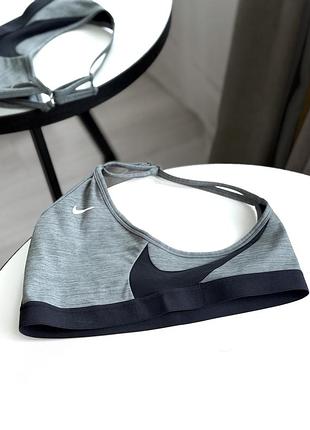Топ с чашечками nike 38(m)