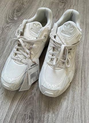 Білі кровіски adidas( терміново!)