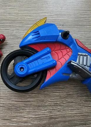 Мотоцикл и фигурка человека-паука, автомобиль batman игрушки светится и звучит бэтмобиль 4