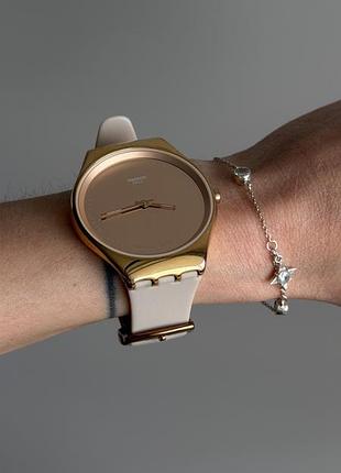 Наручний годинник швейцарського бренду swatch