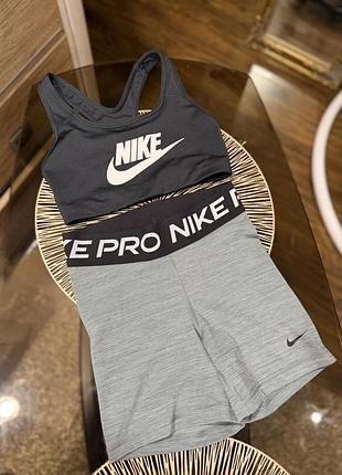Набір (топ+шорти) від бренду nike