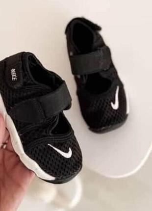 Літні кросівки nike 22 розмір, чорні літні сандалі найк 22 розмір