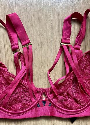 Мереживний бюстгальтер на кісточках з портупеєю 70c ann summers