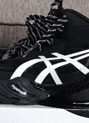 Продам волейбольные кроссовки asics metarise