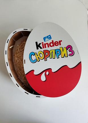 Подарункова дерев'яна коробка кіндер сюрприз  kinder surprise 28 см