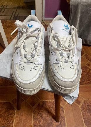 Adidas originals, размер 44⅔ (28,5 см)

продам оригинальные кроссовки adidas originals.

размер: eu 44⅔ / us 10.5 / 28,5 см
цвет: белый