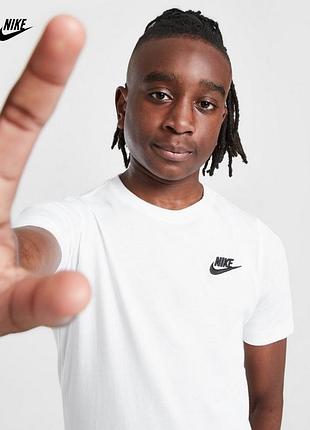 Футболка підліткова nike small logo t-shirt