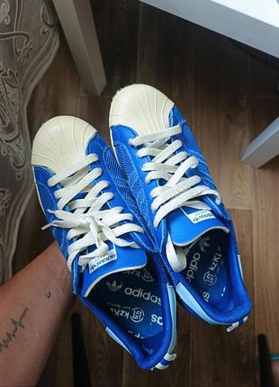 Adidas originals x kazuki kuraishi x clot (kzklot) superstar 80s g63523, 2012.редочна дизайнерская коллаборация.
