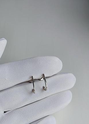 Стильные серебряные серьги гвоздики