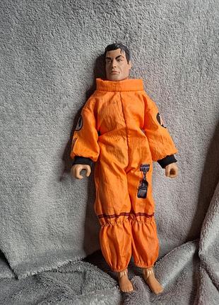 Лялька колекційна action man від компанії hasbro, випущена приблизно у 1990-х роках.