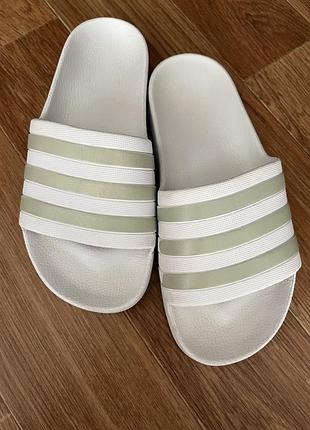 Шльпанці adidas