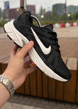 Кросівки nike running, чорно білі з сіткою