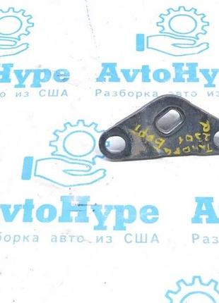 Кронштейн амортизатора дверцят багажника лівий toyota tundra 22-