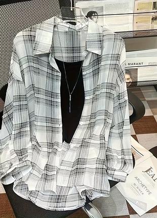 Женская рубашка оверсайз в клетку белая 1xl / 2xl