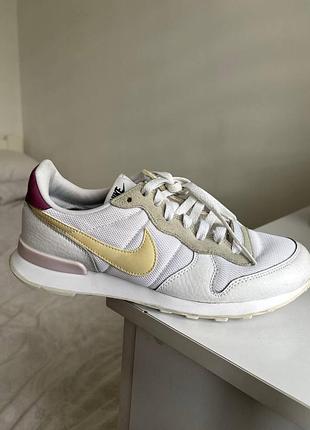 Кросівки жіночі nike 39 білі