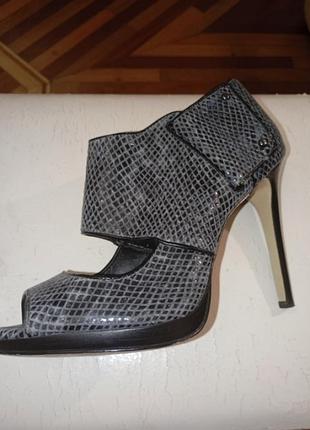 Босоножки р.37-38 calvin klein