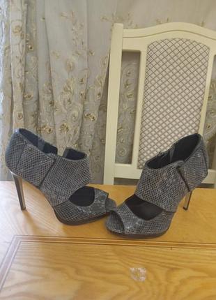 Босоножки р.37-38 calvin klein