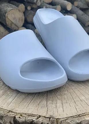 Шльопанці yeezy
