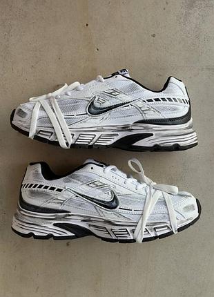 Nike initiator custom white