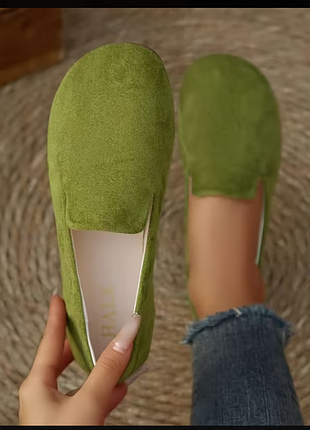 Замшевые лоферы в трендовом зеленом цвете 💚
