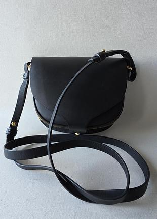 Шкіряна сумочка через плече 
sophie hulme mini barnsbury saddle bag