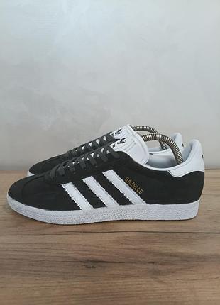 Кроссовки мужские adidas&nbsp;gazelle blue white 
размер 42 длина стельки 26.5 см
состояние примерялись