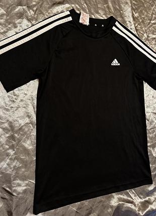 Спортивна футболка adidas