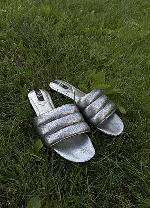 Шльопанці zara