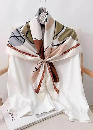 Легкий шелковый платок хорошего качества, 90/90 см.