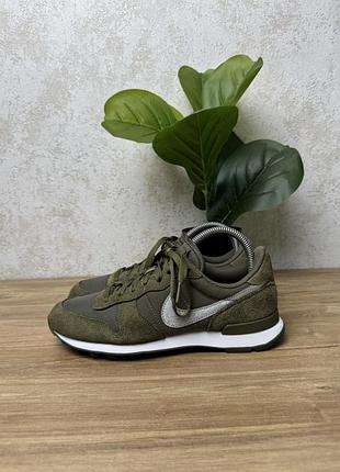 Жіночі замшеві кросівки nike internationalist розмір 38