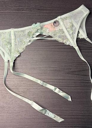 Поясок для чулок hunkemoller.