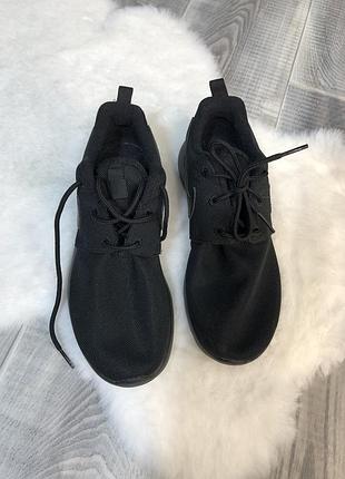 Легкі чорні кроси кроссовки nike кросівки літні