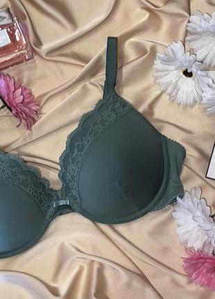 Гладкий базовий бюстгальтер оздоблений мереживом marks and spencer