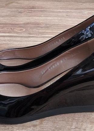 Туфли танкетка salvatore ferragamo. размер 37, 5.