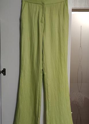 Красиві розкльошені брюки  у яскравому лаймово-зеленому кольорі від від h&m💛💚