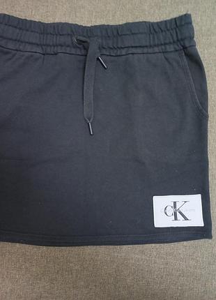 Спідниця calvin klein.
